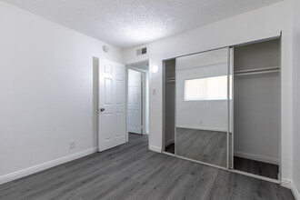 Mulberry Park Apartments in Henderson, NV - Building Photo - Building Photo