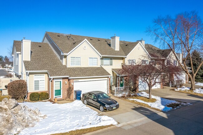 Villas of Meredith Pointe in Urbandale, IA - Foto de edificio - Building Photo