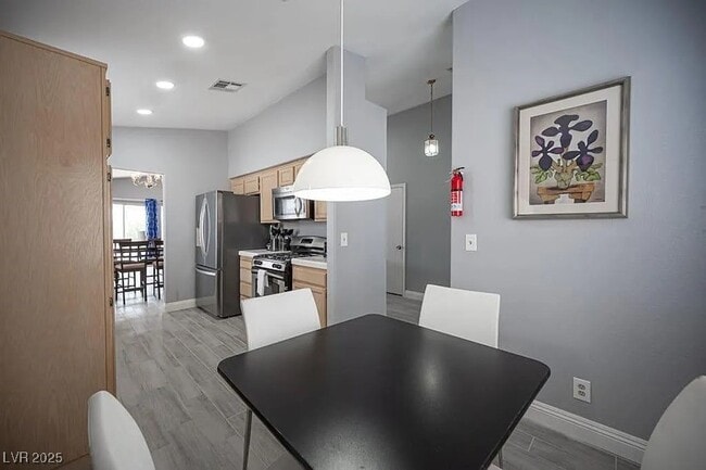 745 Gullwing Ln in North Las Vegas, NV - Building Photo - Building Photo