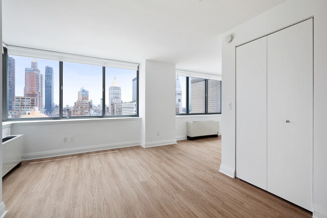 800 Sixth in Manhattan, NY - Foto de edificio - Interior Photo