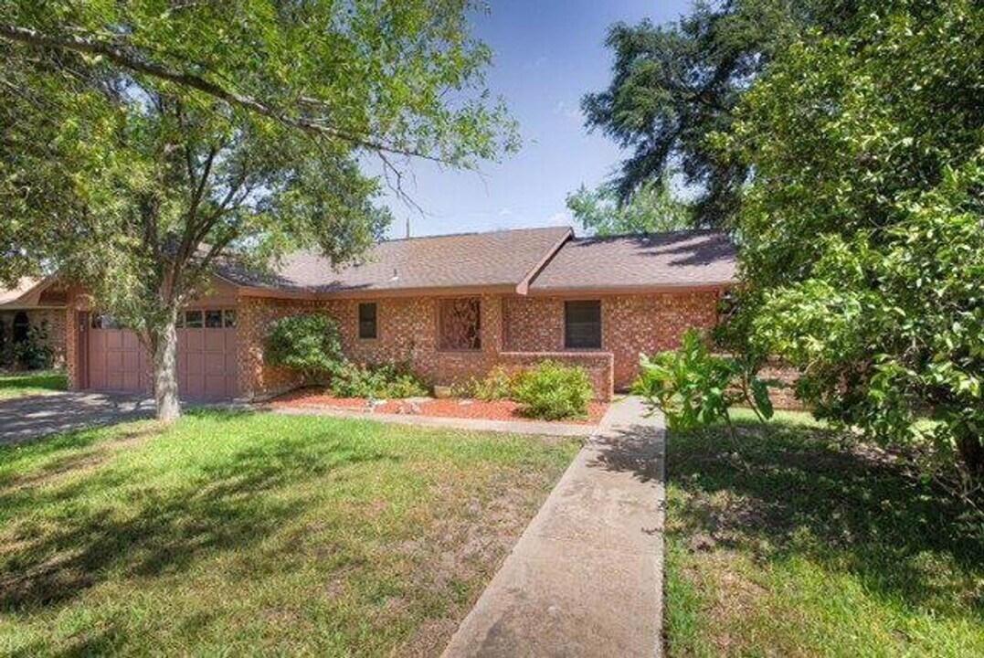 2413 Mimosa St in Mission, TX - Building Photo