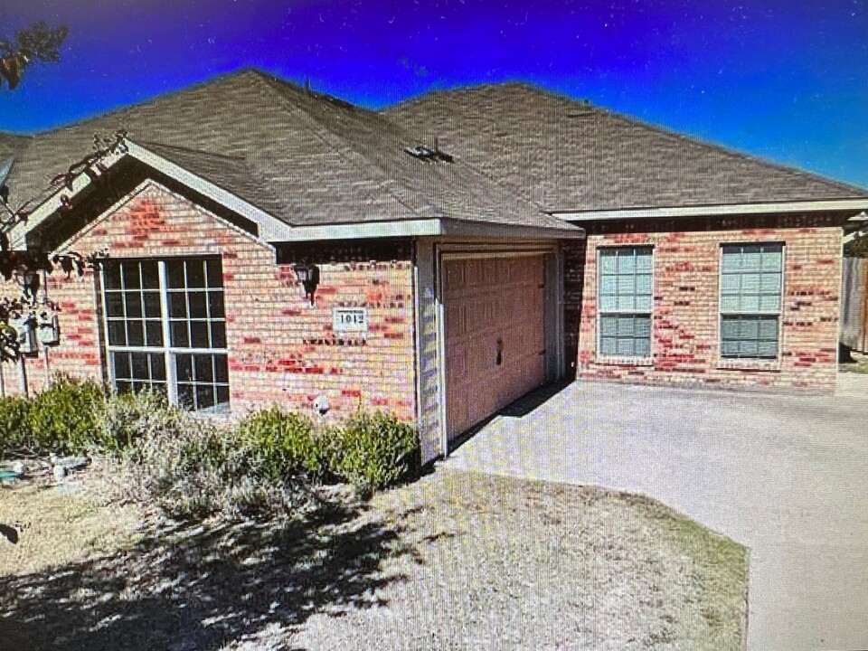 1042-1044 Newcastle Dr in Weatherford, TX - Building Photo