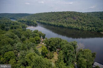 18 Bridge Four Ln in Pipersville, PA - Building Photo - Building Photo