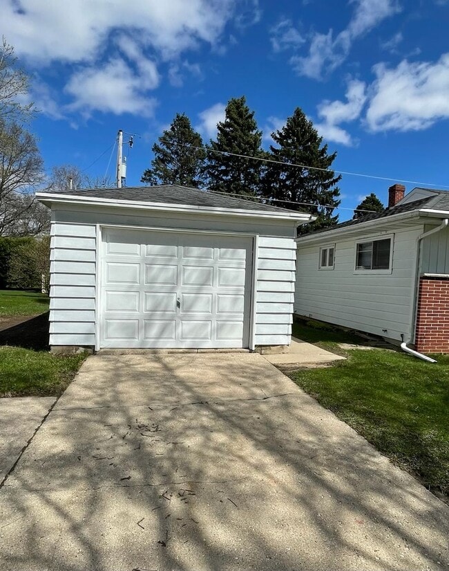 1006-1006 N Sumac Dr in Janesville, WI - Building Photo - Building Photo