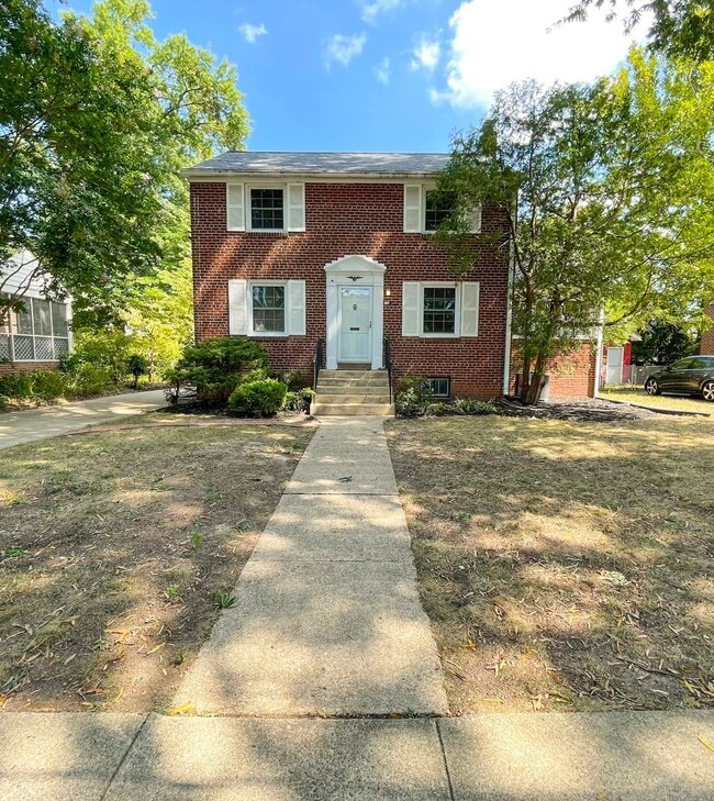 property at 805 S Irving St