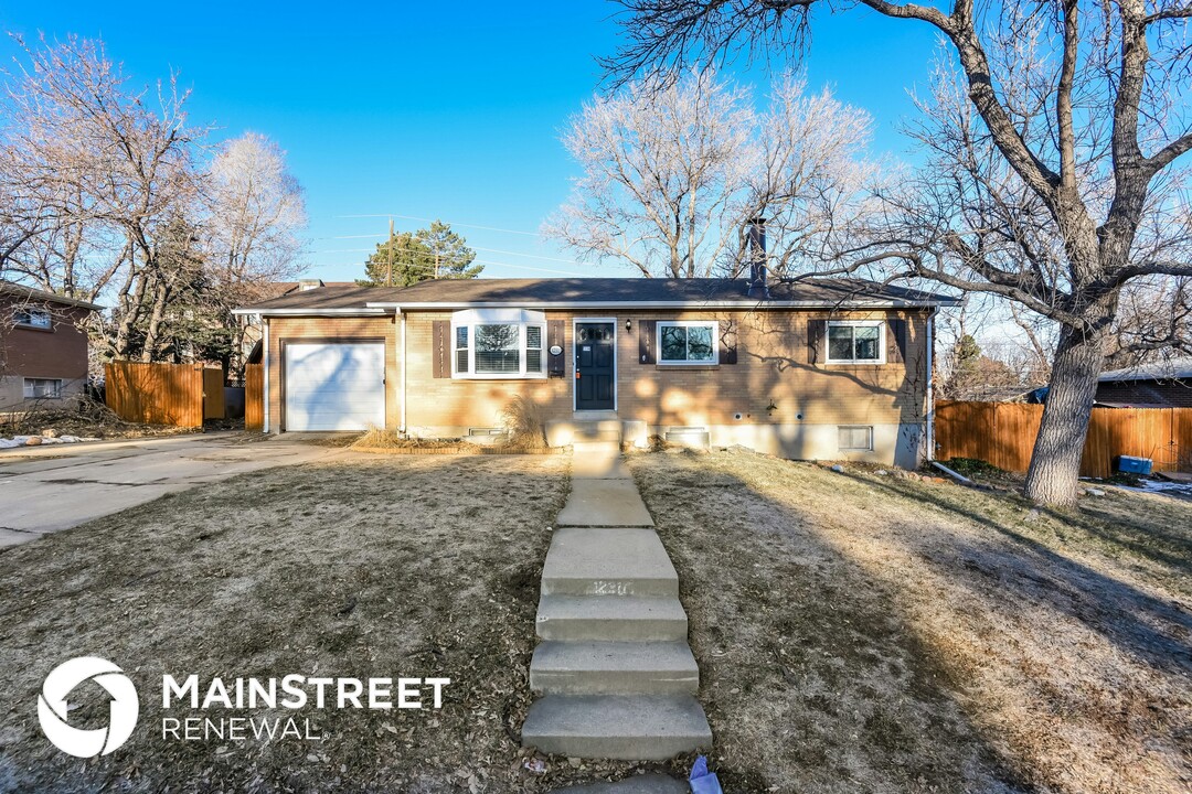 12311 W Dakota Dr in Lakewood, CO - Building Photo
