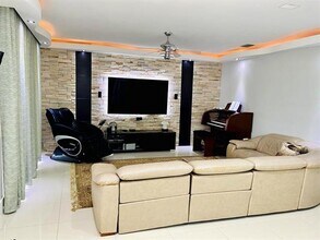 3898 Falcon Ridge Cir in Weston, FL - Building Photo - Building Photo