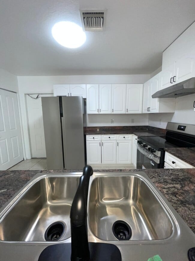 1010 NW 3rd Ave in Fort Lauderdale, FL - Building Photo - Building Photo