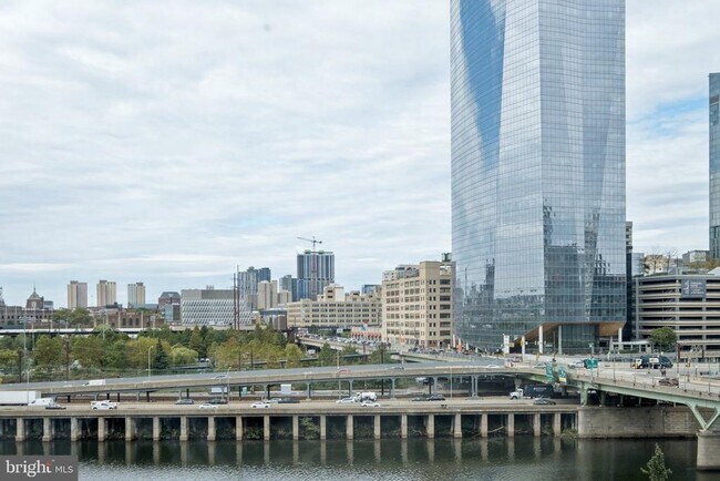 2429 Locust St in Philadelphia, PA - Building Photo - Building Photo
