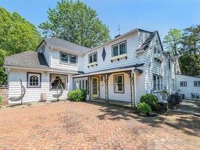 431 Carpenter Ave in Sea Cliff, NY - Building Photo - Building Photo