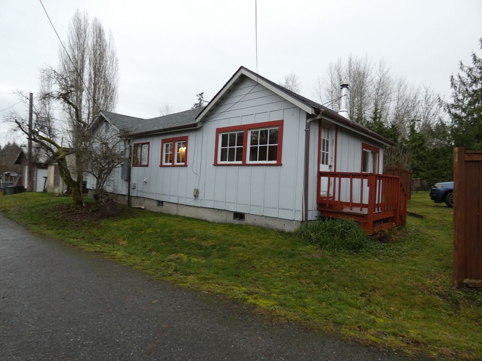 3901 S Tyler Rd in Port Angeles, WA - Building Photo