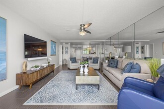 9495 Blind Pass Rd in St Pete Beach, FL - Building Photo - Building Photo