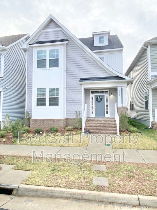 1020 Chartwell Dr in Newport News, VA - Building Photo