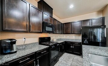 5744 Clear Haven Ln in North Las Vegas, NV - Building Photo - Building Photo