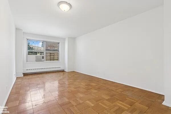 570 Grand St in New York, NY - Foto de edificio - Building Photo