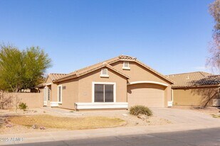 43762 W Carey Dr in Maricopa, AZ - Building Photo