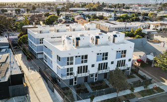 2555 Thurman Ave in Los Angeles, CA - Building Photo