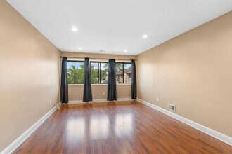 2 Avon Dr E in East Windsor, NJ - Building Photo - Building Photo