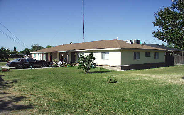 5862 Northland Rd in Manteca, CA - Foto de edificio