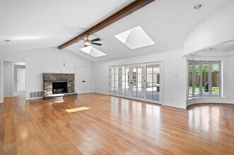 3940 Shady Hill Dr in Dallas, TX - Building Photo - Building Photo