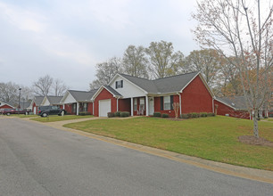 Countrywood Apartments in Centreville, AL - Building Photo - Building Photo