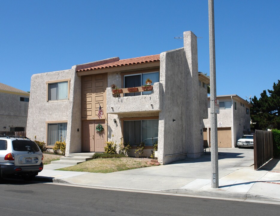 16891 Green St in Huntington Beach, CA - Building Photo