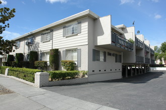 North Colonial House in San Jose, CA - Foto de edificio - Building Photo