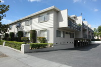 North Colonial House in San Jose, CA - Foto de edificio - Building Photo