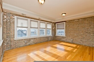 3040 W Diversey Ave, Unit # 02S in Chicago, IL - Building Photo - Building Photo