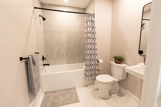 376 Richmond St in London, ON - Building Photo - Building Photo