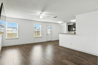 6031 Southern Vis in San Antonio, TX - Foto de edificio - Building Photo