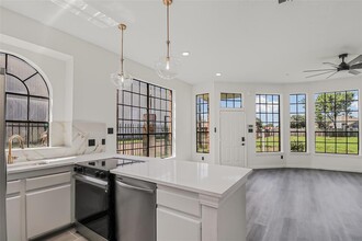 8888 Benning Dr in Houston, TX - Foto de edificio - Building Photo