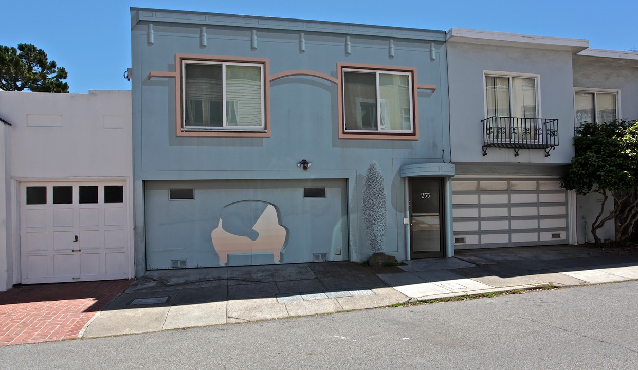 255 Upper Terr. in San Francisco, CA - Building Photo