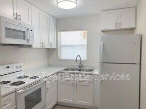 204 Waverly Way in Clearwater, FL - Building Photo - Building Photo