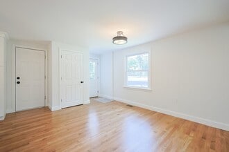 38 E Main St in Hopkinton, MA - Building Photo - Building Photo