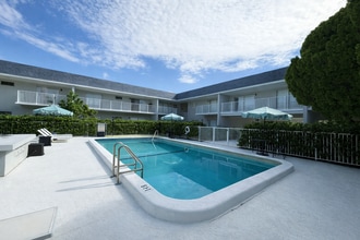 Brandon Palm Springs Apartment Homes in Palm Springs, FL - Foto de edificio - Building Photo