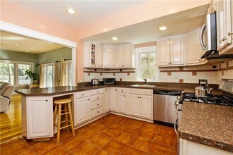 108 Lee Rd in Scarsdale, NY - Building Photo - Building Photo