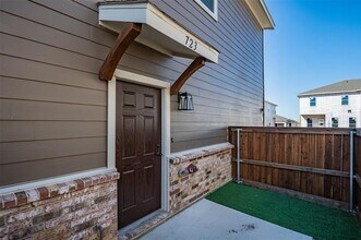 723 Wheatfield Dr in Venus, TX - Building Photo - Building Photo