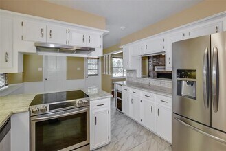 6602 Point Clear Dr in Houston, TX - Building Photo - Building Photo