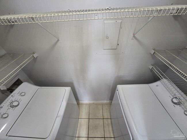 2303 W Michigan Ave in Pensacola, FL - Foto de edificio - Building Photo