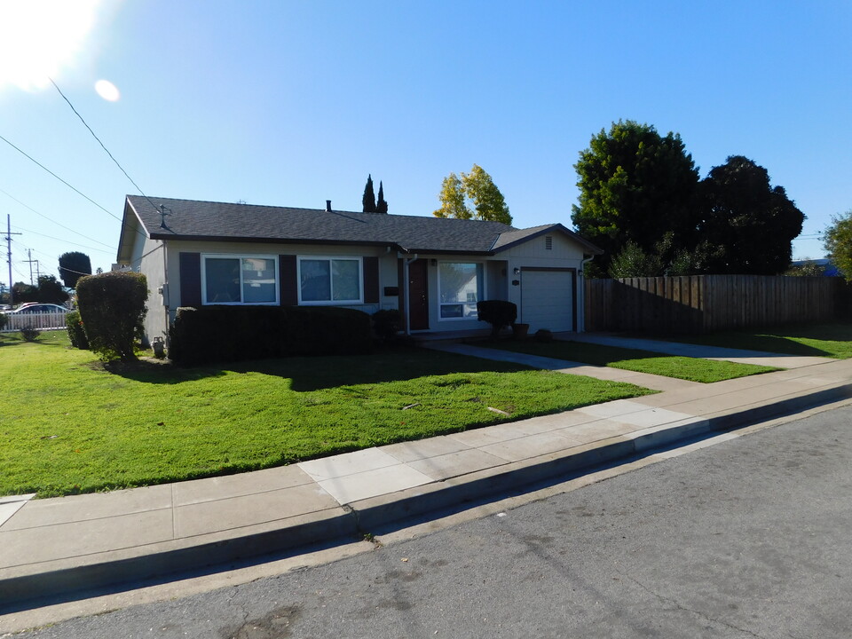 40377 Blanchard St in Fremont, CA - Building Photo