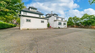22 Bay Shore Ave in Bay Shore, NY - Building Photo - Building Photo