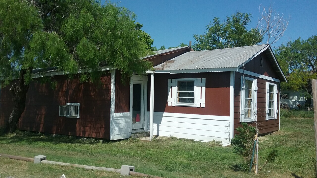 15012 County Road 1876 in Odem, TX - Foto de edificio