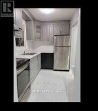 40 Gladstone Square in Brampton, ON - Building Photo - Building Photo