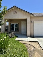 344 Dogwood St in Dinuba, CA - Building Photo - Building Photo