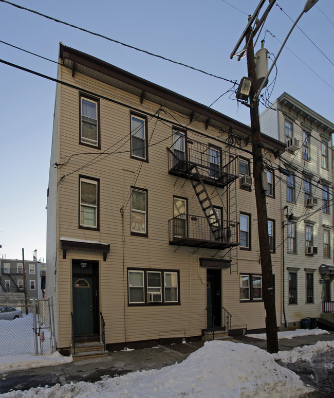 403-405 3rd St in Jersey City, NJ - Building Photo - Building Photo