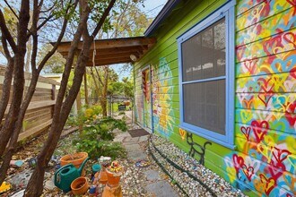 1706 E 38th 1/2 St in Austin, TX - Building Photo - Building Photo