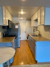 10650 Holman Ave, Unit 307 in Los Angeles, CA - Foto de edificio - Building Photo