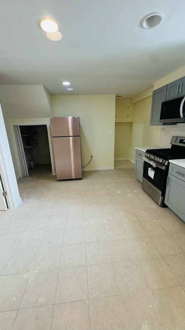 10915 164th St, Unit 1 in Jamaica, NY - Building Photo - Building Photo