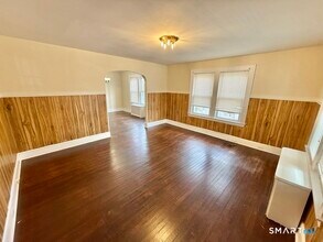 26 Bridgeport Ave in Milford, CT - Building Photo - Building Photo